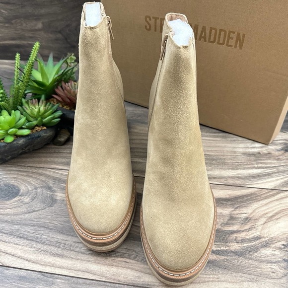 NIB Steve Madden Searches 8.5M Sand Suede Block Heel Ankle Boots - Picture 3 of 11